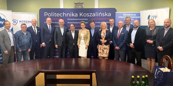 Ambasador Wietnamu odwiedził Politechnikę Koszalińską