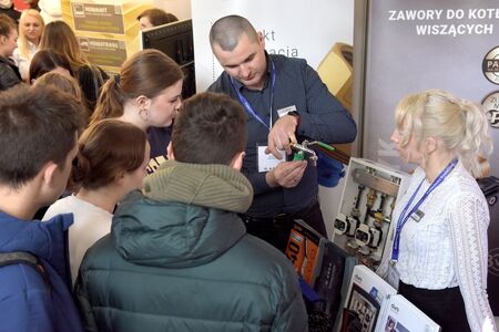 Przyjdź na studia, a nie będziesz narzekać na brak ofert pracy 